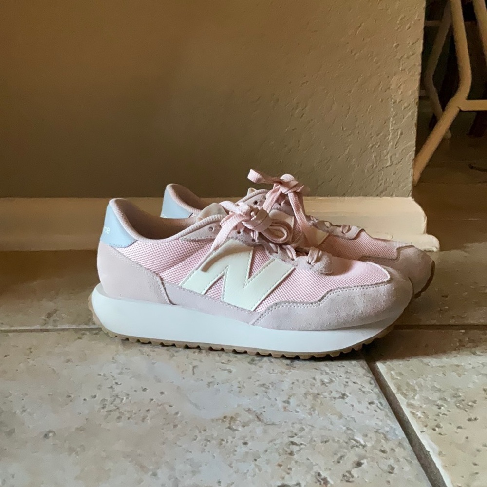 New Balance 237